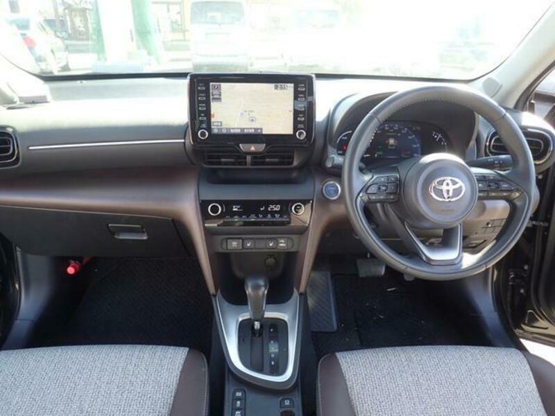 YARIS CROSS