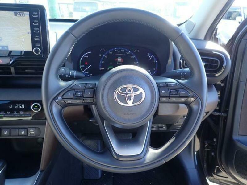 YARIS CROSS