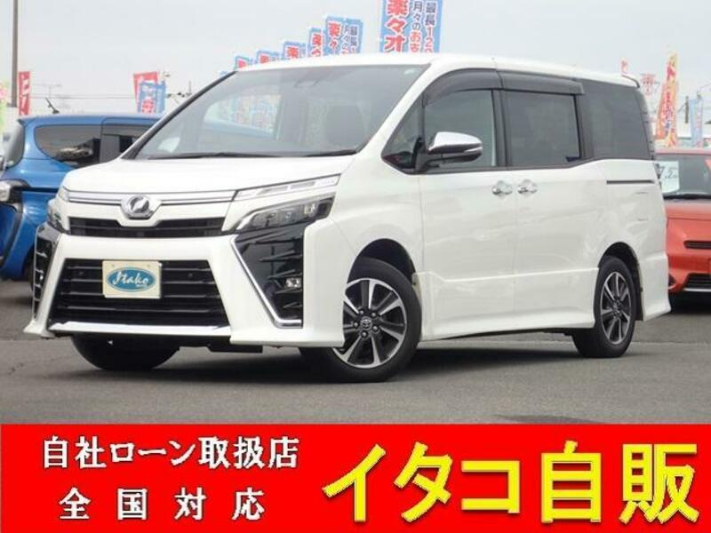 TOYOTA VOXY