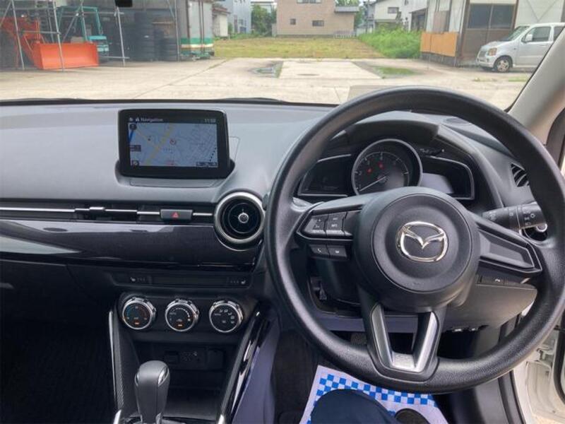 MAZDA2