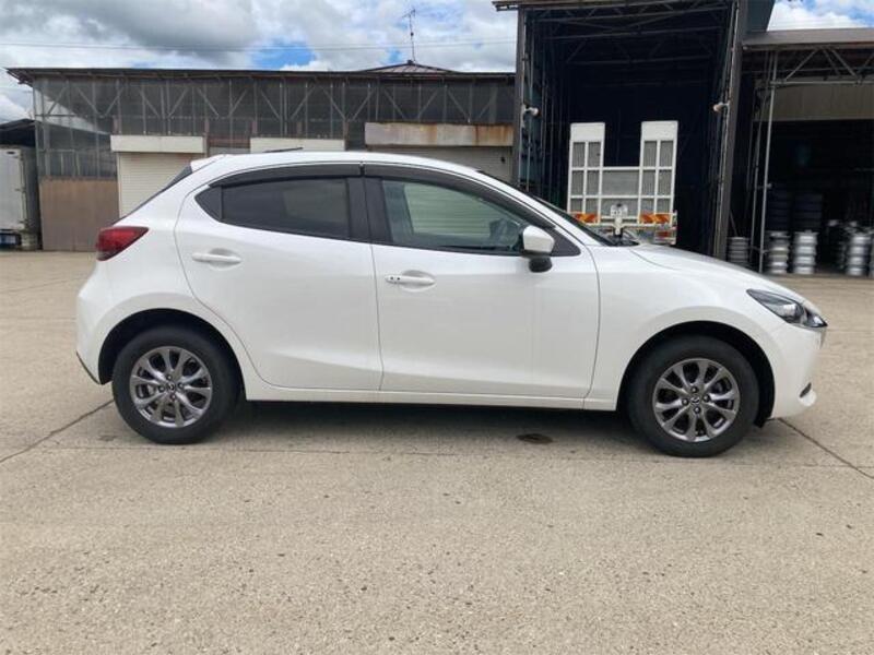 MAZDA2