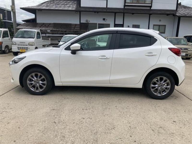 MAZDA2