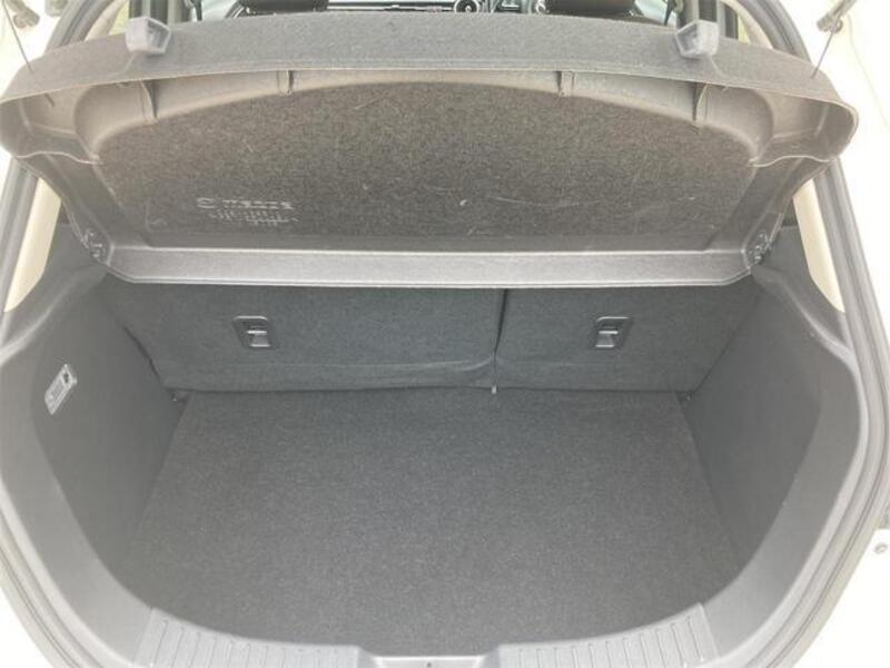 MAZDA2