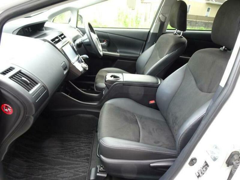 PRIUS ALPHA