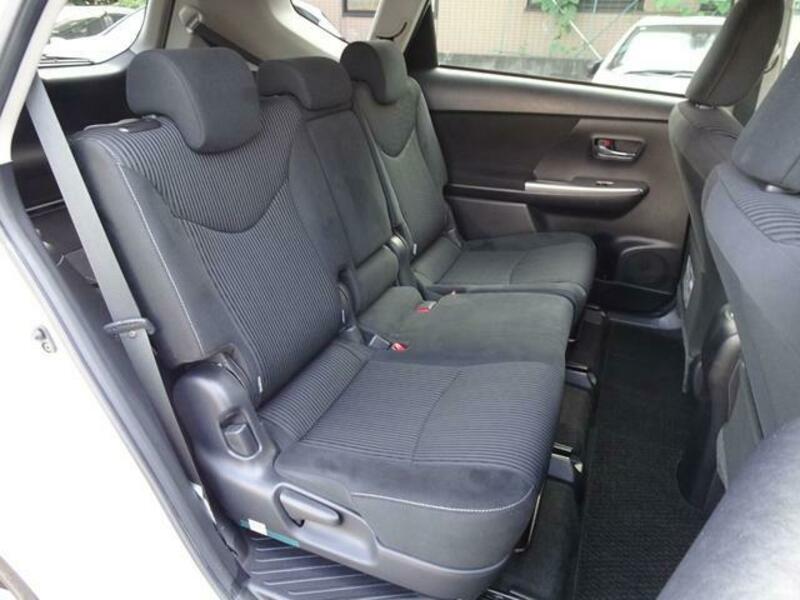 PRIUS ALPHA