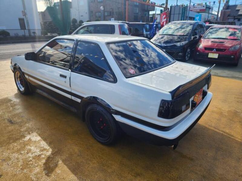 COROLLA LEVIN