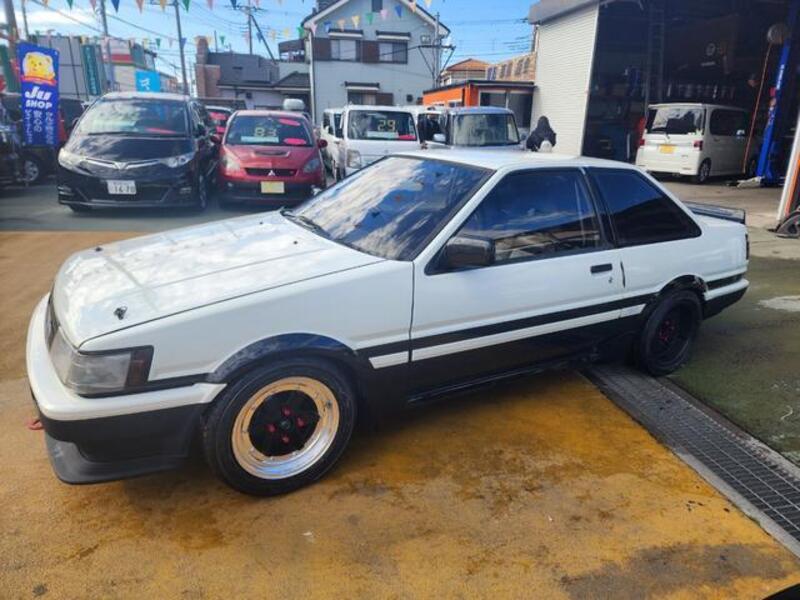 COROLLA LEVIN