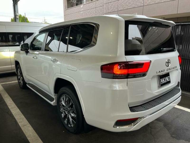 LAND CRUISER