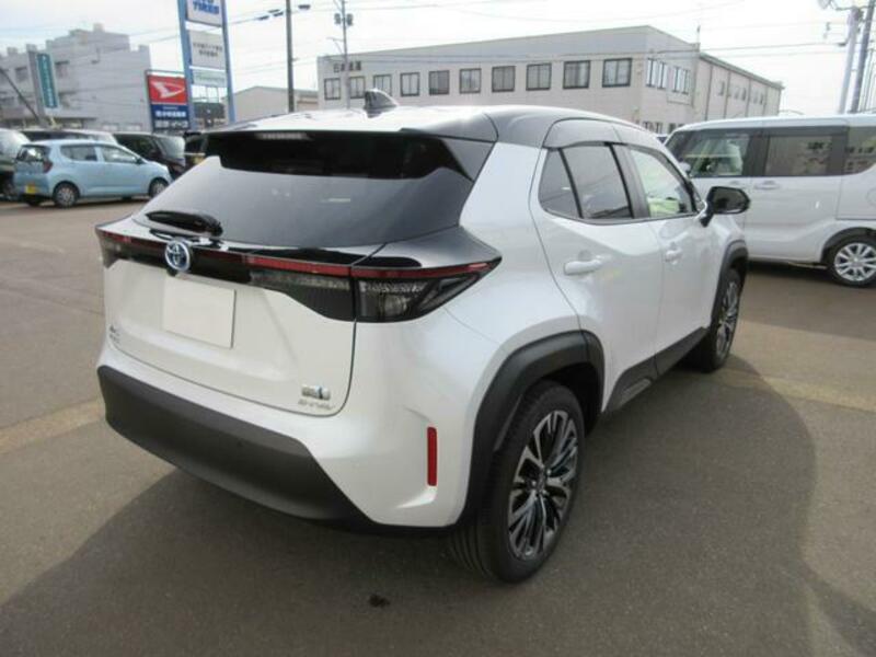 YARIS CROSS