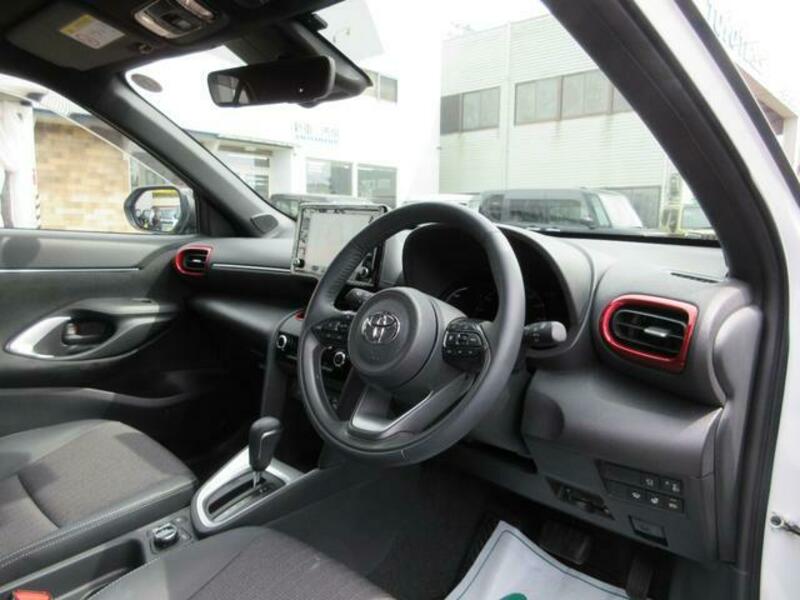 YARIS CROSS