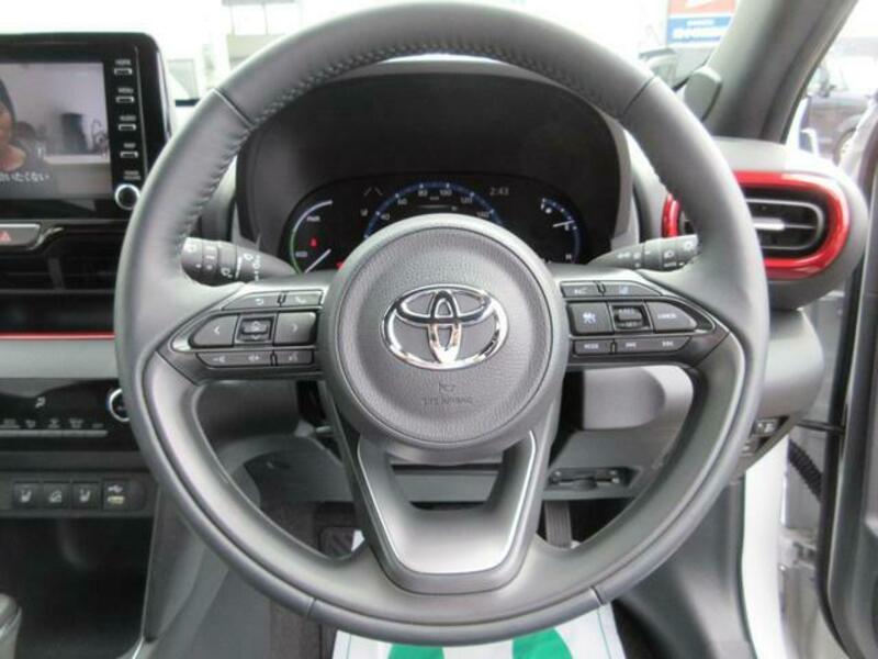 YARIS CROSS