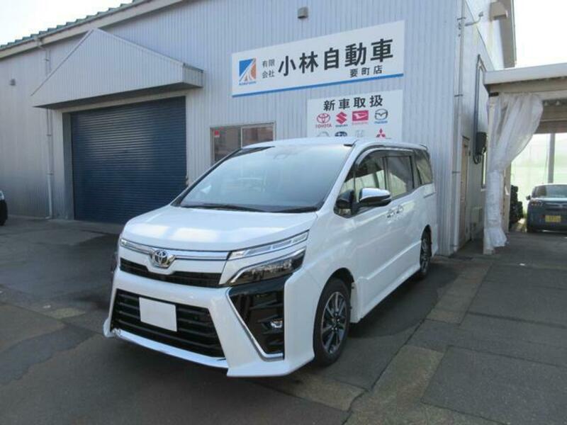 TOYOTA VOXY
