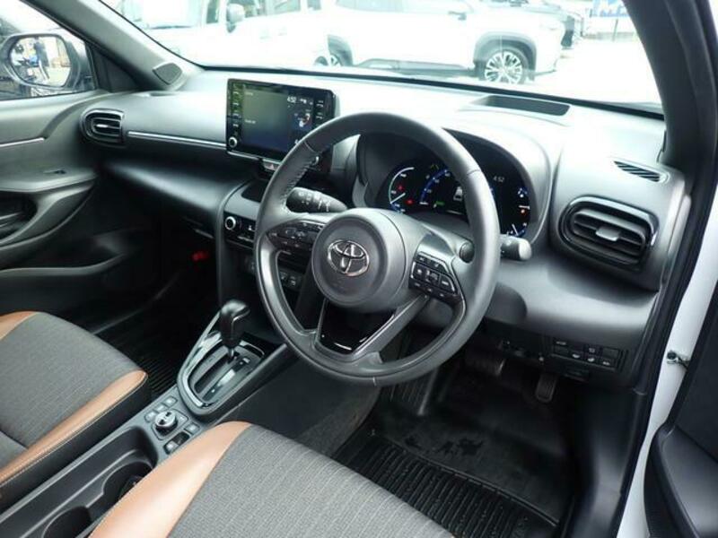 YARIS CROSS