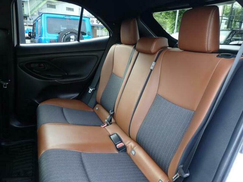 YARIS CROSS