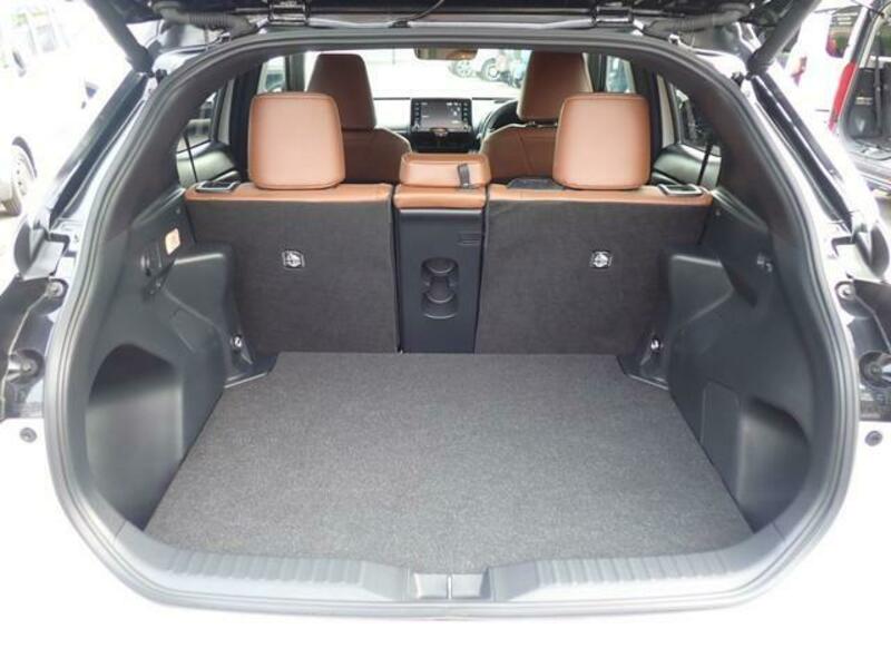 YARIS CROSS