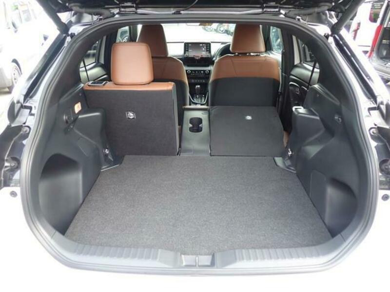 YARIS CROSS