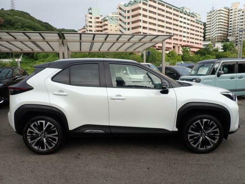 YARIS CROSS