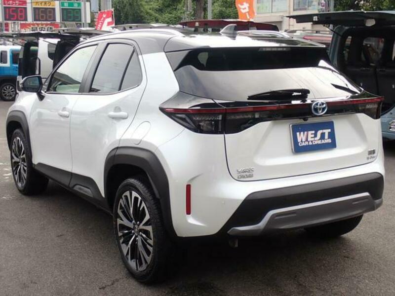 YARIS CROSS