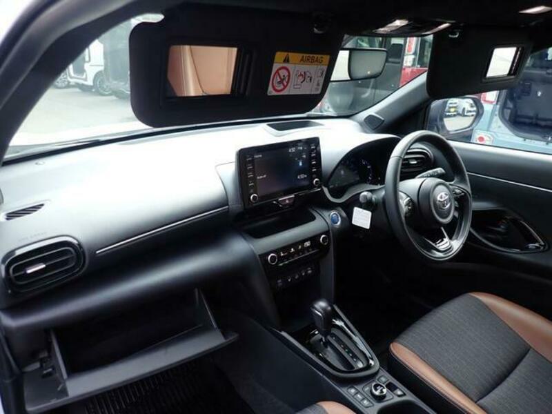 YARIS CROSS