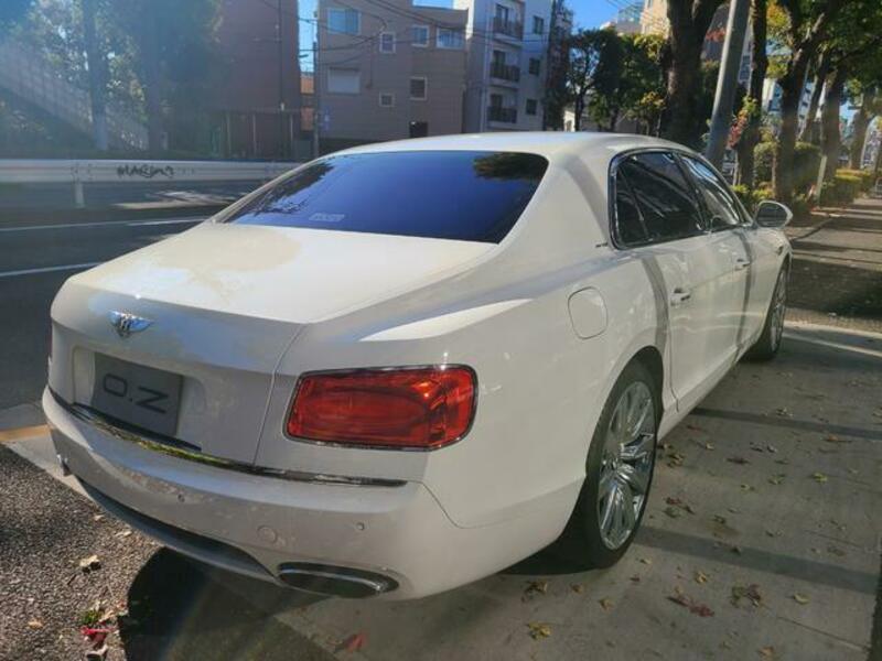 FLYING SPUR