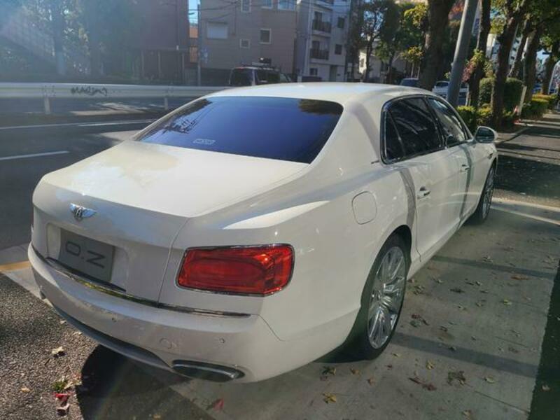 FLYING SPUR
