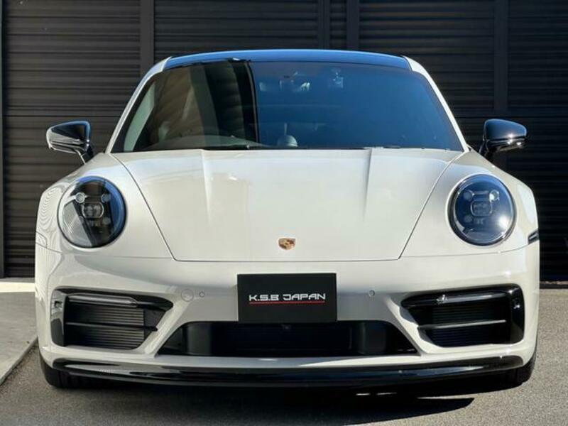 911