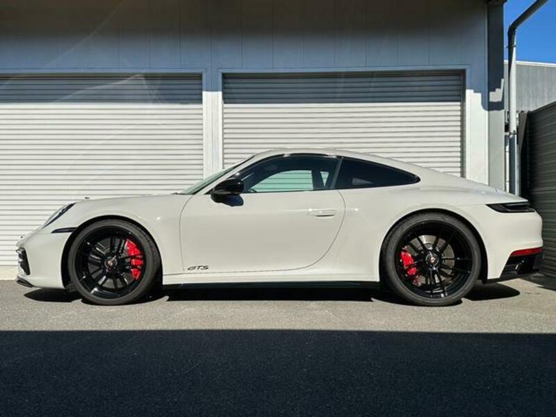 911