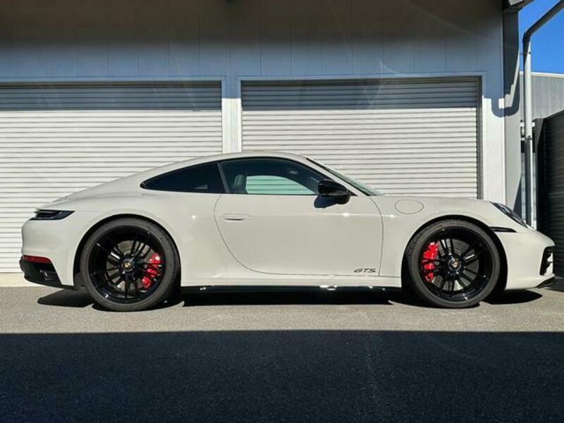 911