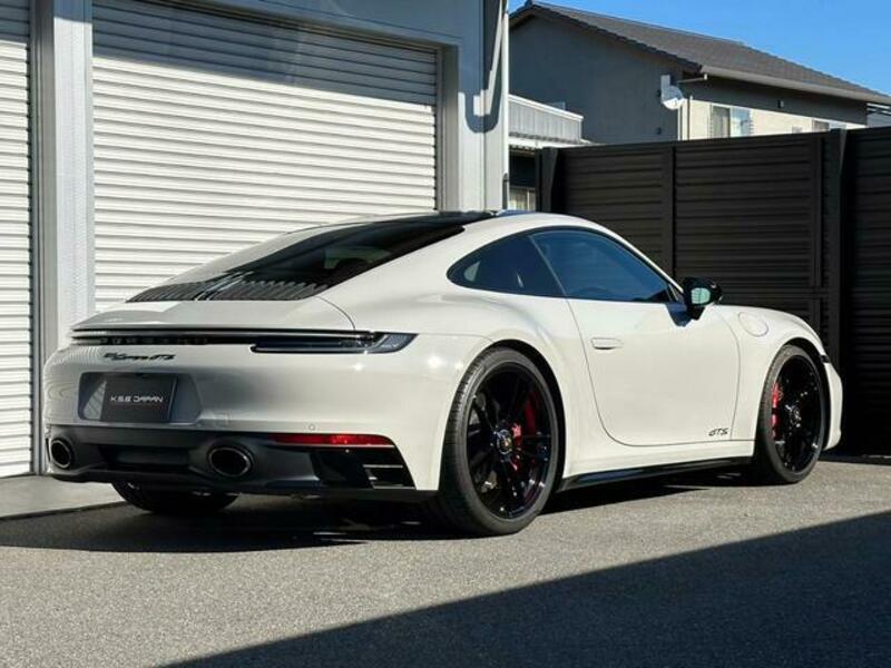 911