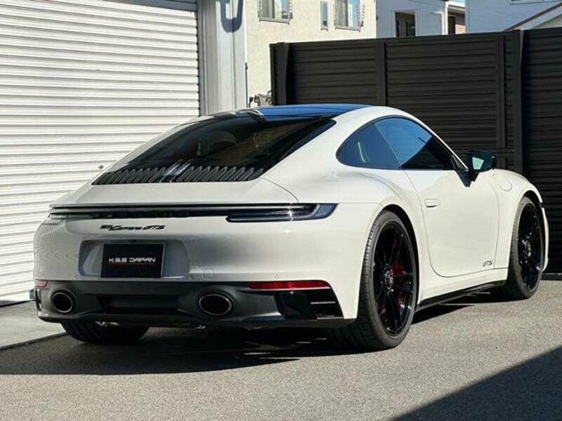 911