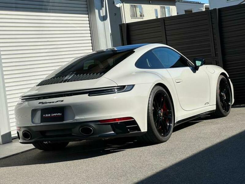 911