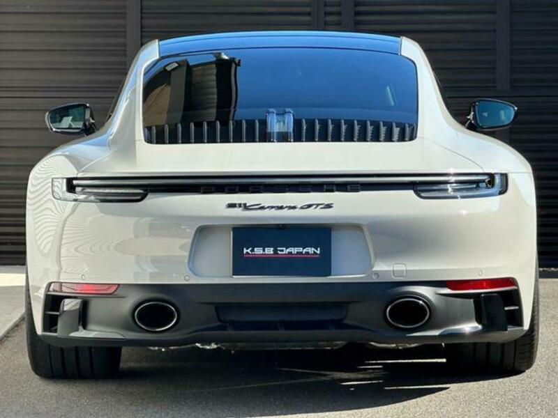 911