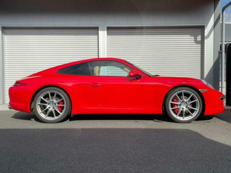 911