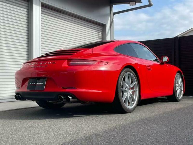 911