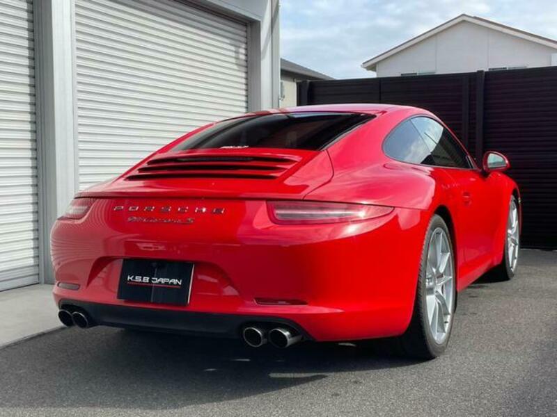 911