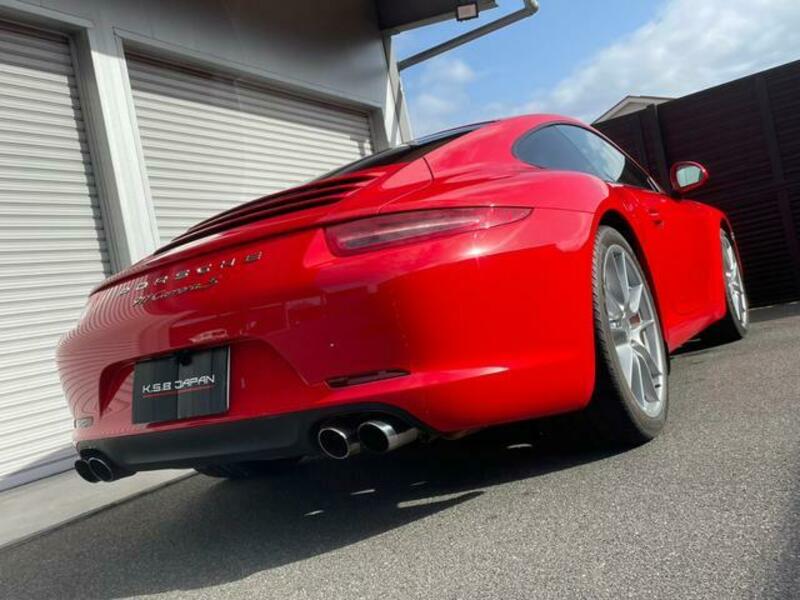 911