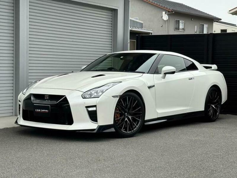 NISSAN GT-R