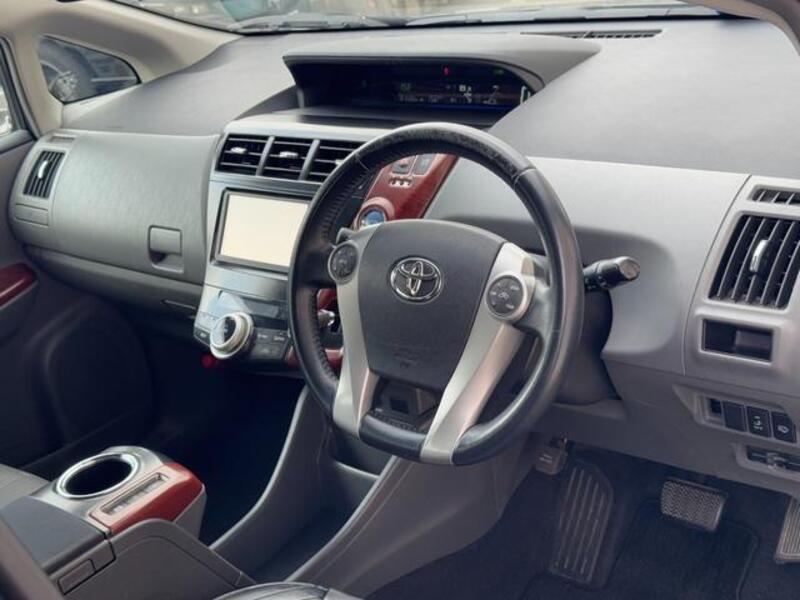 PRIUS ALPHA