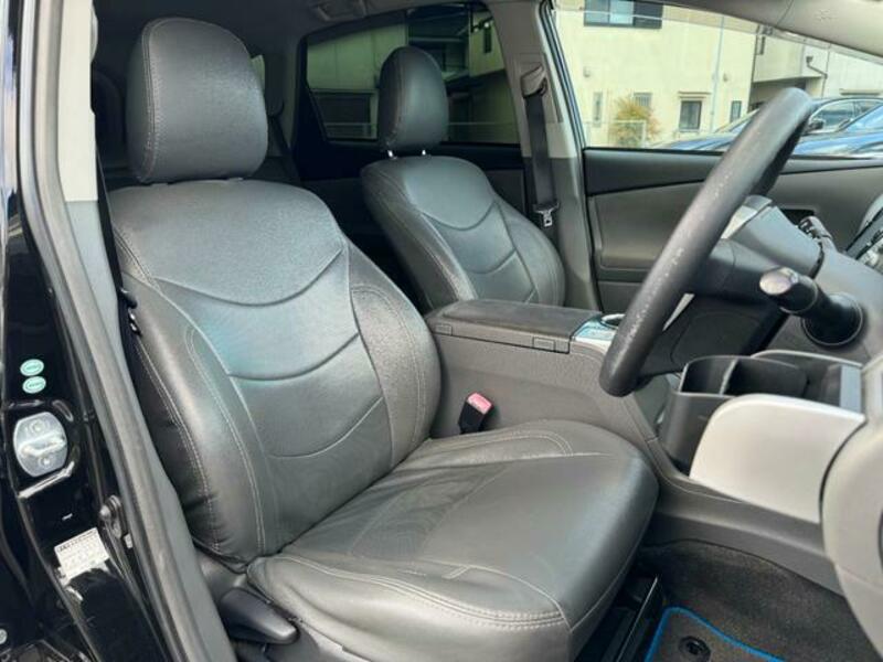 PRIUS ALPHA