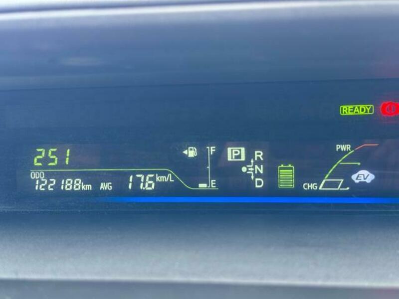 PRIUS ALPHA