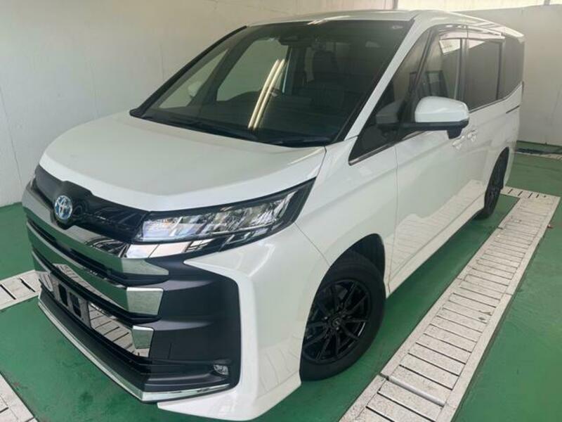 TOYOTA NOAH