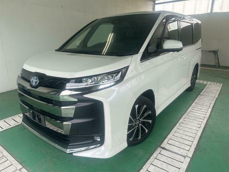 TOYOTA NOAH