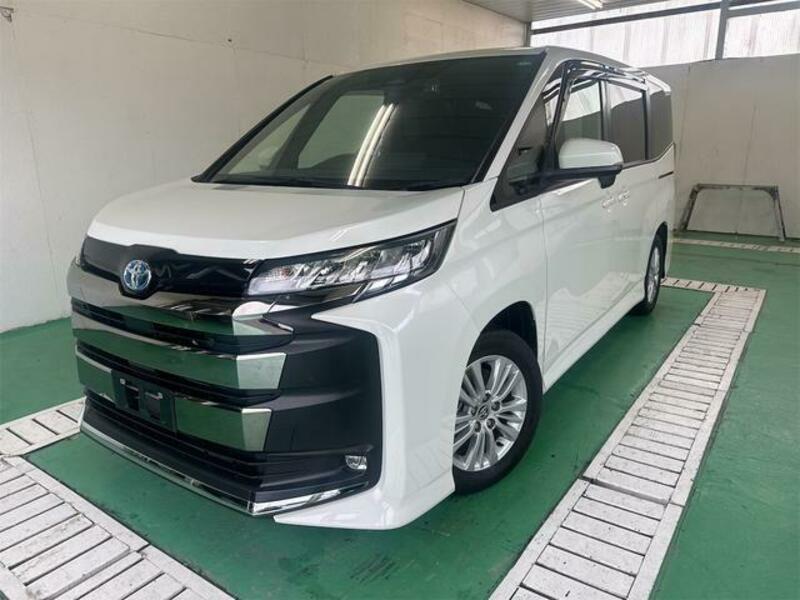 TOYOTA NOAH