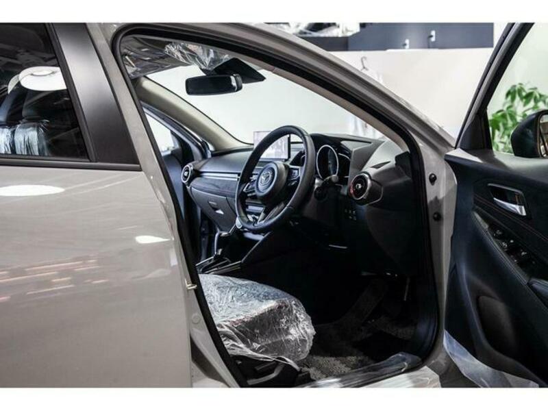 MAZDA2