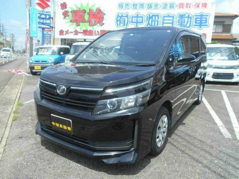 TOYOTA VOXY