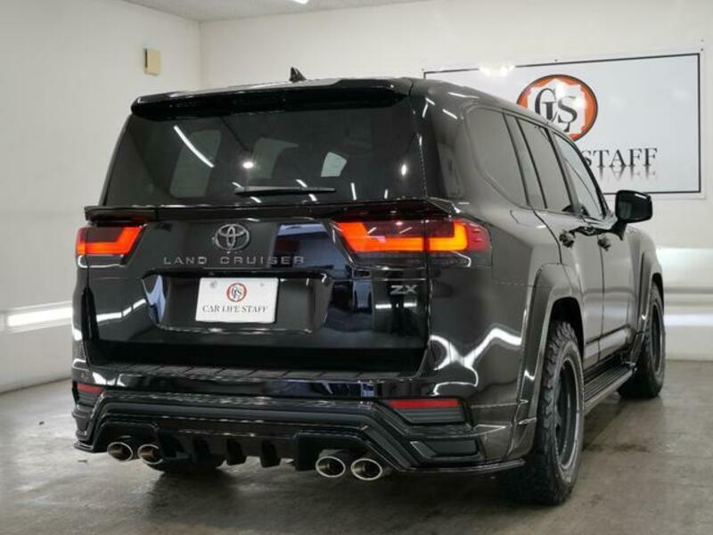 LAND CRUISER