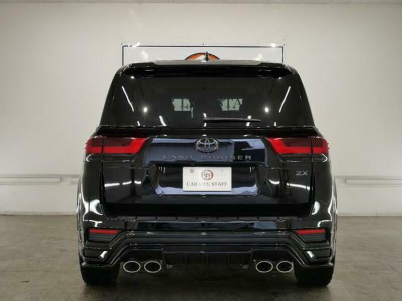 LAND CRUISER