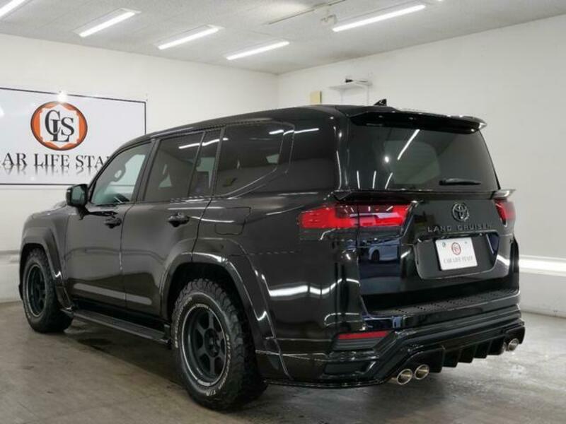 LAND CRUISER
