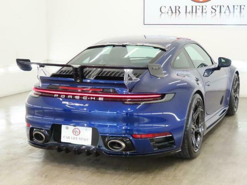 911