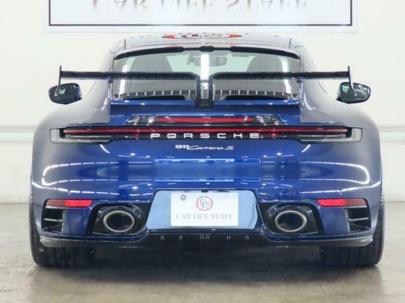 911